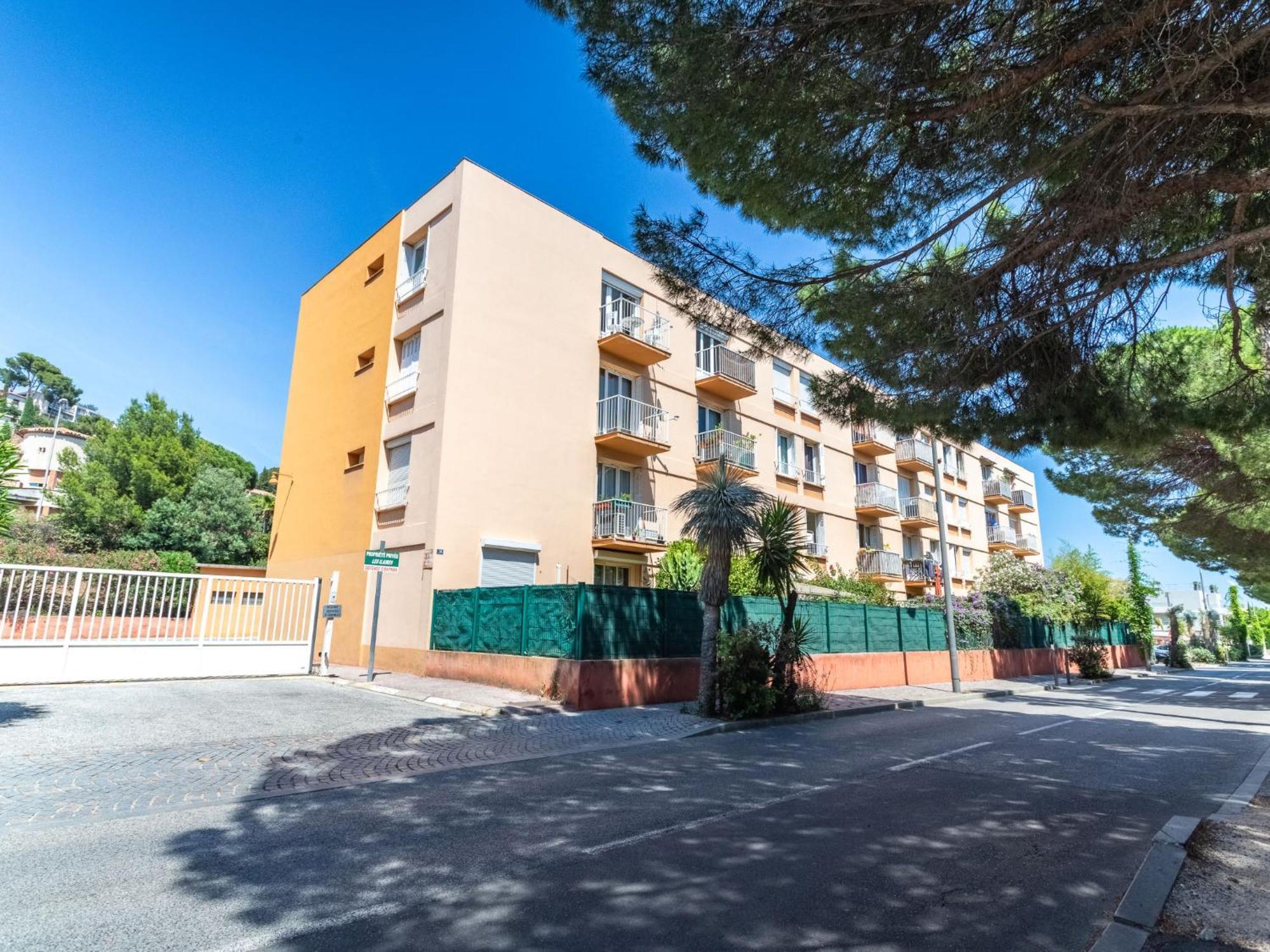 Apartment Les Ilaires By Interhome Le Lavandou Eksteriør billede